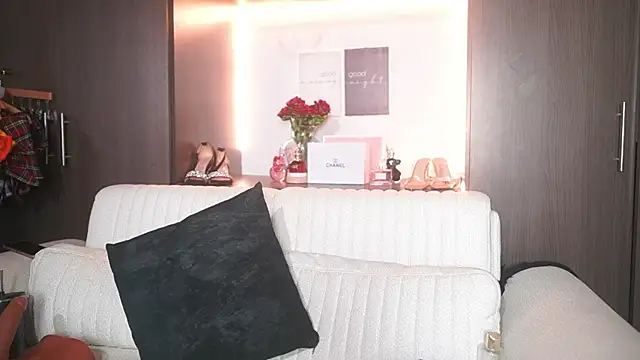 katlyn martins online show from April 16, 2026, 5:57 pm