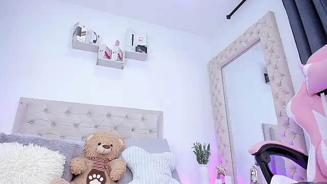 lorennahernandez01 online show from February 8, 2026, 11:41 am