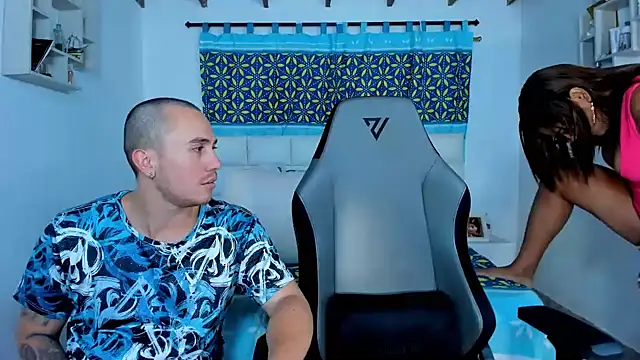 xxx sweet couple  online show from January 23, 2025, 9:18 pm