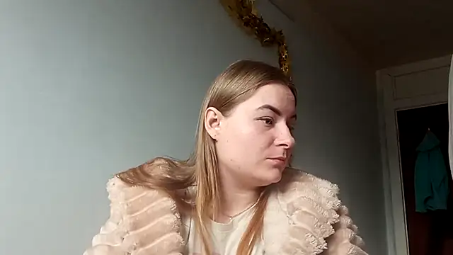 ElenaMaeer online show from February 13, 2026, 8:58 am