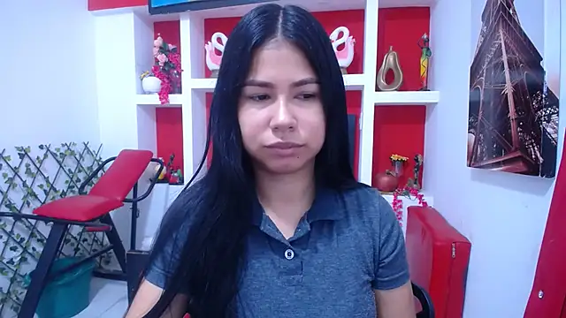 Letty Plugxo online show from November 10, 2025, 12:21 pm