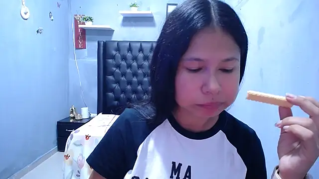 Letty Plugxo online show from April 17, 2026, 1:25 pm