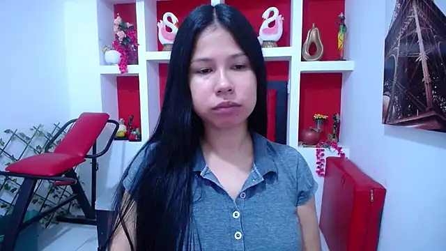 Letty Plugxo online show from October 15, 2025, 12:02 pm