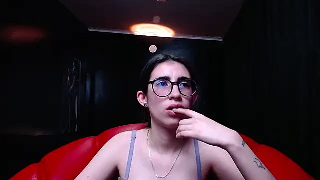 LenaRoses online show from February 7, 2025, 6:34 pm