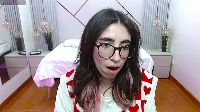 LenaRoses online show from September 8, 2025, 8:41 pm