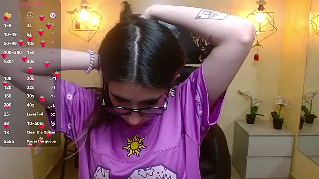 LenaRoses online show from February 6, 2025, 7:51 pm