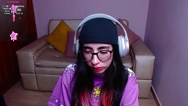 LenaRoses online show from April 6, 2026, 9:05 pm