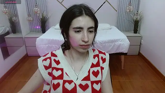 LenaRoses online show from September 26, 2025, 8:27 pm