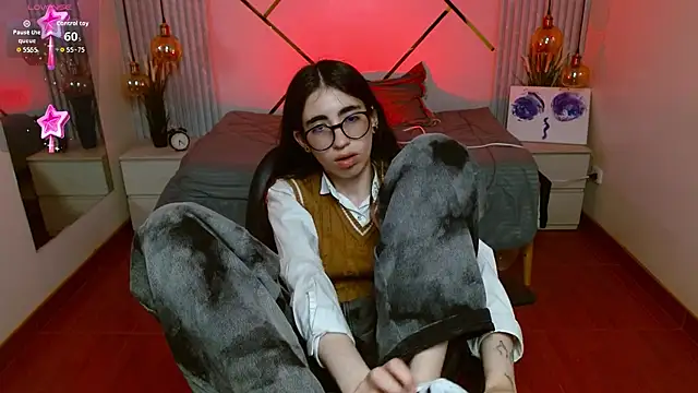 LenaRoses online show from April 13, 2026, 8:13 pm