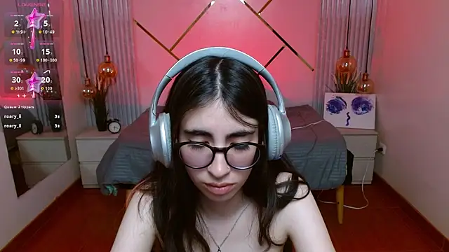 LenaRoses online show from April 16, 2026, 8:09 pm