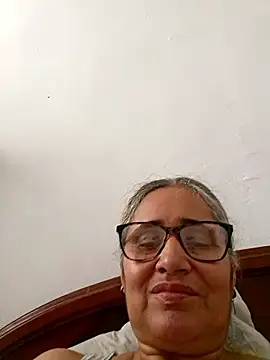 Snapshot of _candi chatting on January 13, 2026, 3:38 pm candi online show from January 13, 2026, 3:38 pm