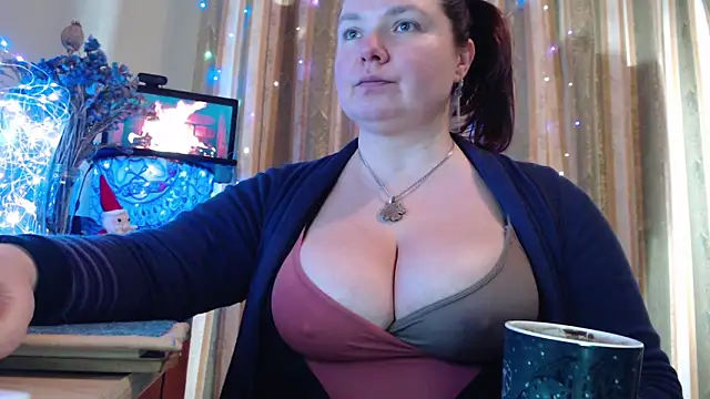 amorelara online show from February 7, 2026, 1:08 pm