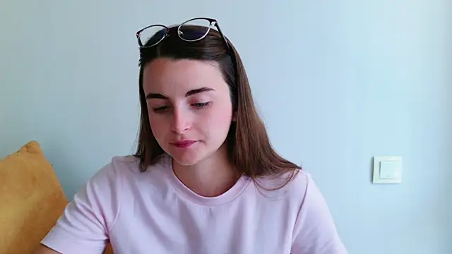Miss Arwen online show from July 1, 2026, 9:42 am