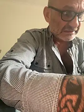 Shyboy817 online show from September 18, 2025, 1:58 pm