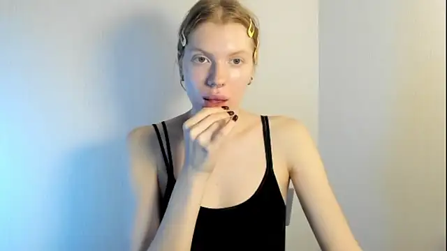 StellaDavis online show from November 7, 2025, 10:09 am