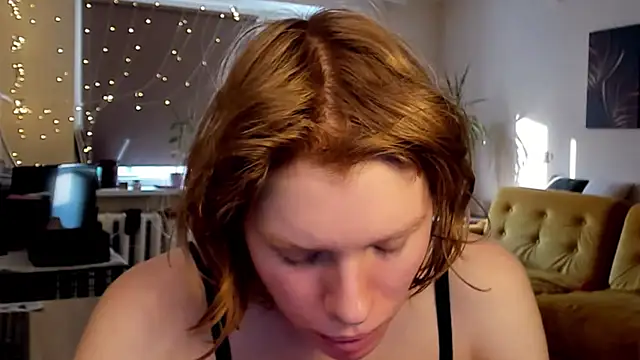 StellaDavis online show from February 25, 2025, 12:38 pm