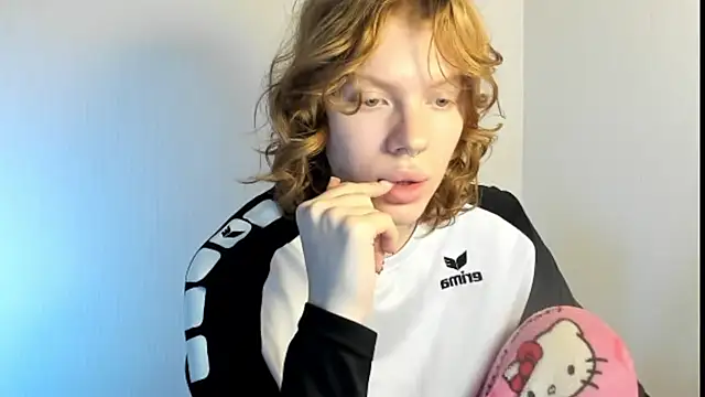 StellaDavis online show from October 14, 2025, 8:15 am