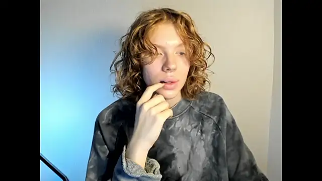 StellaDavis online show from November 19, 2025, 8:58 am