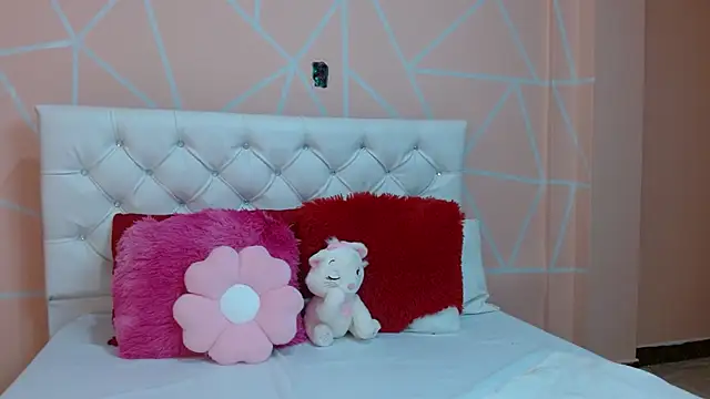 Snapshot of hantonella_ chatting on September 13, 2025, 7:36 pm hantonella online show from September 13, 2025, 7:36 pm