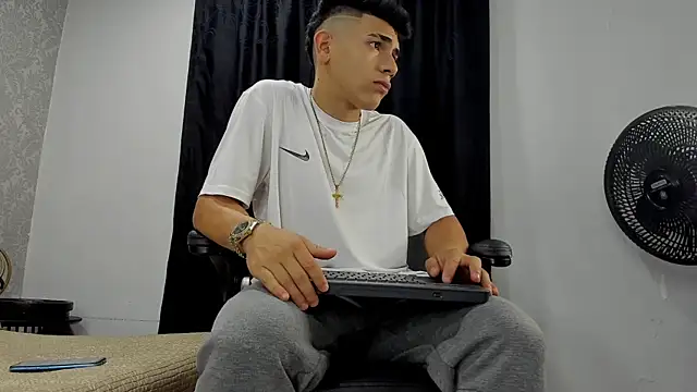 andrew rose  online show from March 14, 2025, 3:37 am