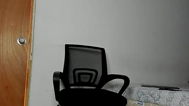 Snapshot of andrew_rose_ chatting on May 3, 2026, 4:21 pm andrew rose online show from May 3, 2026, 4:21 pm