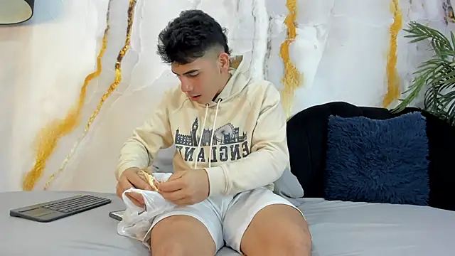 andrew rose  online show from October 6, 2025, 4:08 pm