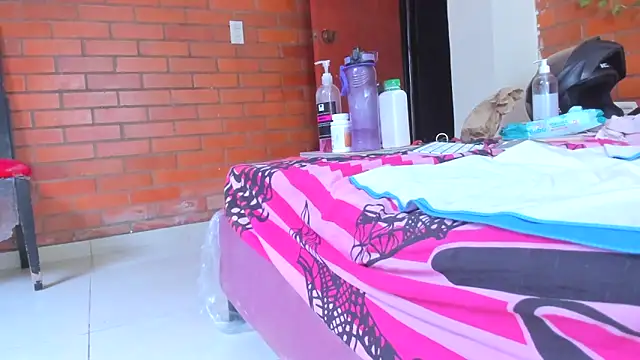 Snapshot of Elianissquirt chatting on March 18, 2026, 12:08 pm Elianissquirt online show from March 18, 2026, 12:08 pm