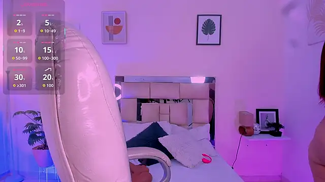 LindaRey  online show from November 12, 2025, 10:30 am