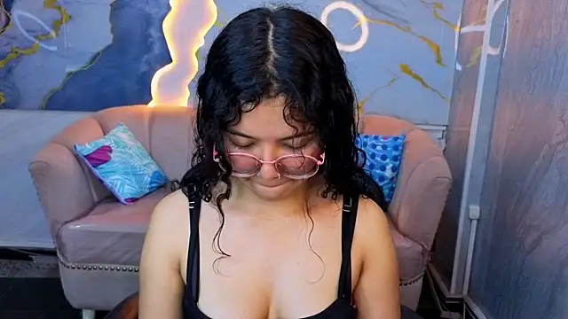 victoria castillo b online show from April 16, 2026, 7:47 pm