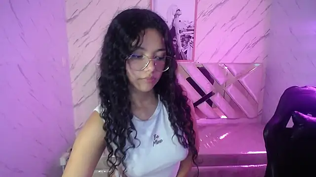 victoria castillo b online show from March 13, 2025, 3:33 am