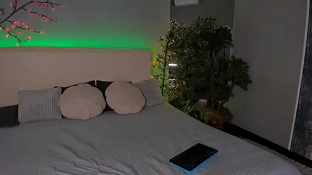 MonaSteele online show from March 6, 2026, 1:28 pm