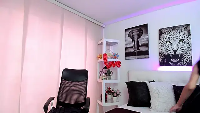 bonnie-love online show from February 17, 2025, 7:23 pm