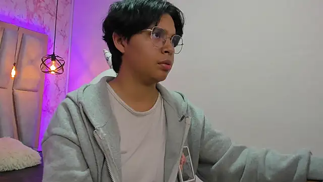 Emmapark  online show from March 11, 2025, 7:25 pm