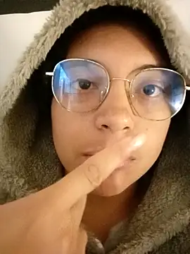 Emmapark  online show from December 21, 2025, 11:34 am