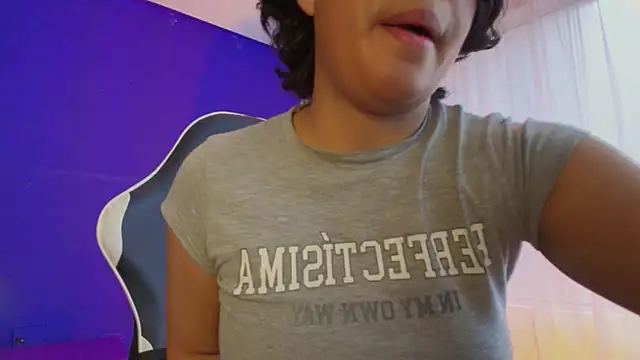 Emmapark  online show from February 19, 2026, 6:38 pm