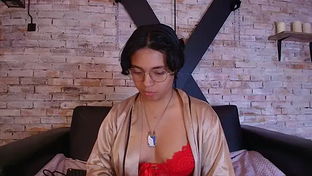 Emmapark  online show from December 14, 2025, 2:33 pm