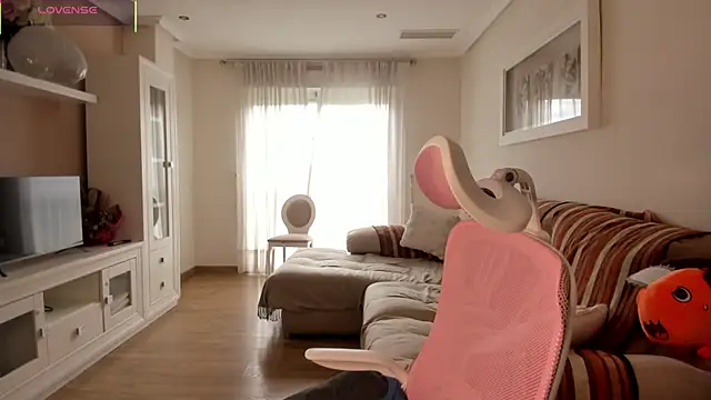 bella apont online show from November 24, 2025, 10:48 am