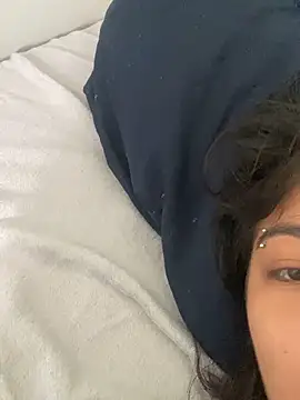 Julinhasz online show from April 15, 2026, 3:49 pm