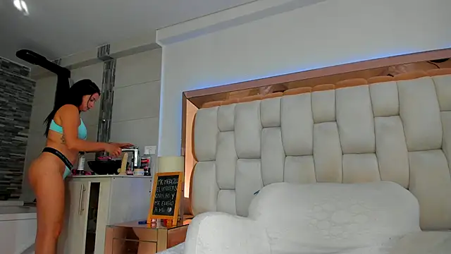 emilyparkerr01 online show from March 14, 2025, 9:10 pm