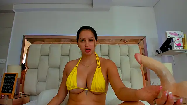 emilyparkerr01 online show from March 8, 2025, 8:03 pm