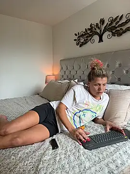 Georgiafox online show from October 28, 2025, 4:28 pm