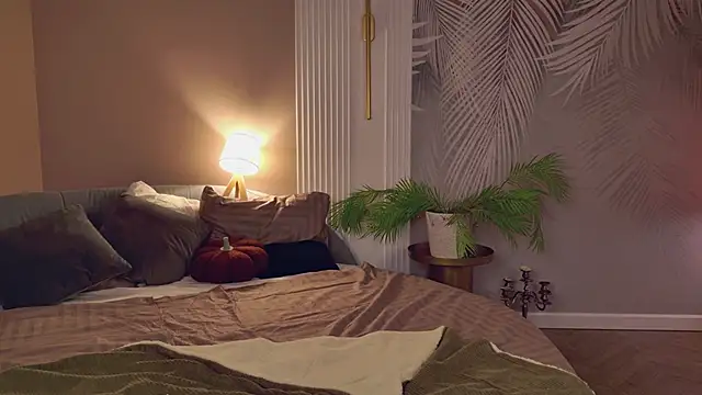 Miley Smile online show from November 26, 2025, 6:24 am