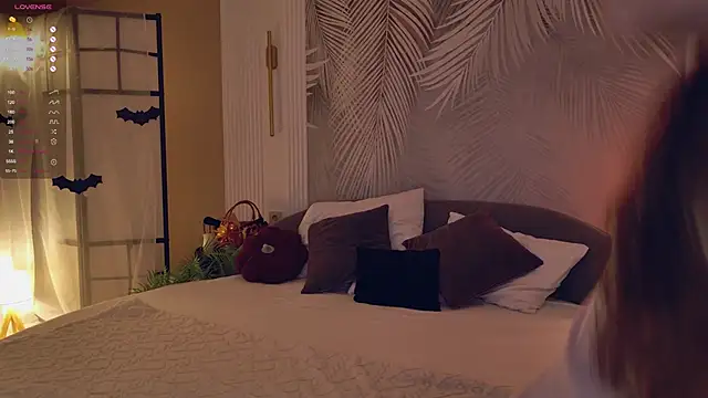 Miley Smile online show from November 10, 2025, 6:40 am