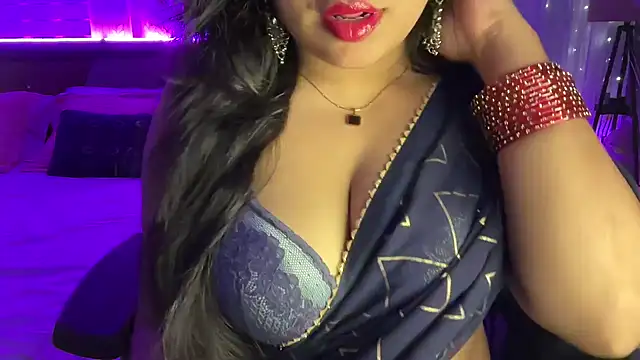 Snapshot of Spice-Summi chatting on May 14, 2026, 7:27 am Spice-Summi online show from May 14, 2026, 7:27 am
