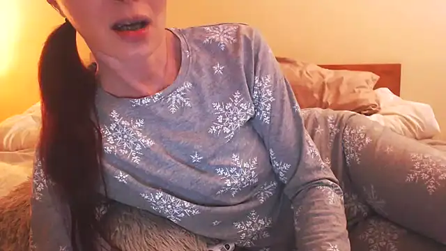 LovelyAndraGirl online show from February 8, 2026, 4:15 pm