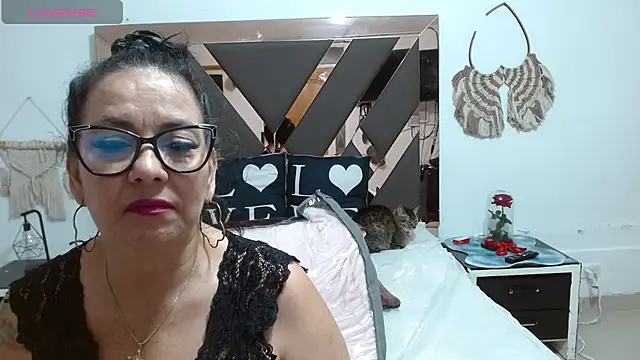 lindaesmeralda online show from March 20, 2025, 3:25 pm