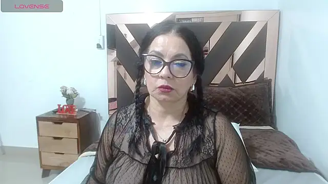 lindaesmeralda online show from April 15, 2026, 10:10 am