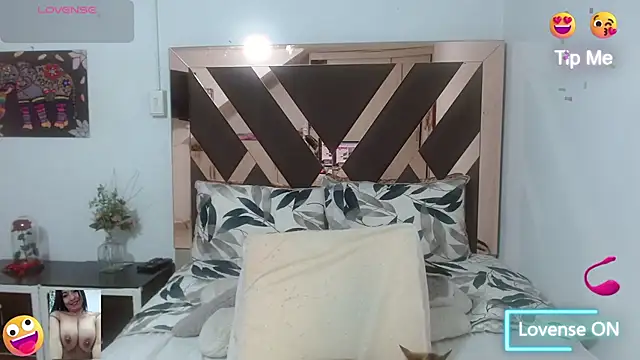 lindaesmeralda online show from September 10, 2025, 11:09 am