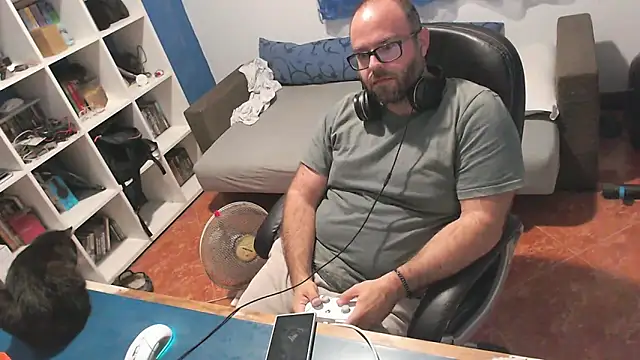 ravingr4d4 online show from October 1, 2025, 8:46 pm