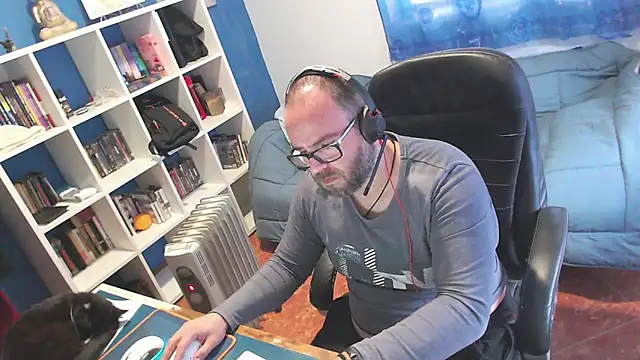 ravingr4d4 online show from February 24, 2026, 12:06 pm